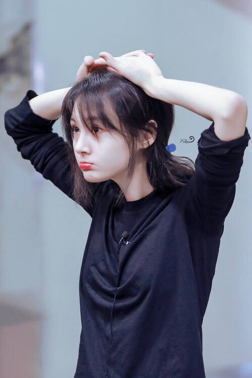 公牛教练带队回顾比赛录像强调攻守切换节奏,公牛教练组