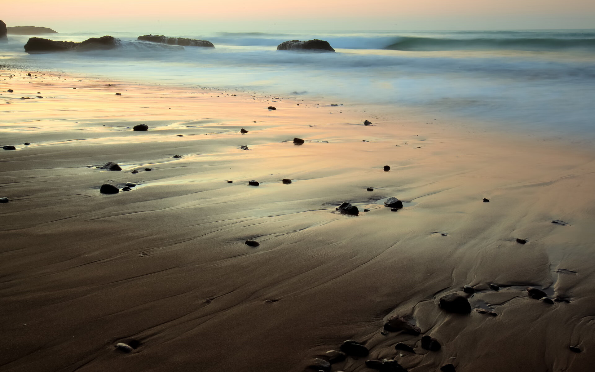 荷兰国家队在国际赛中连续取胜，士气高昂