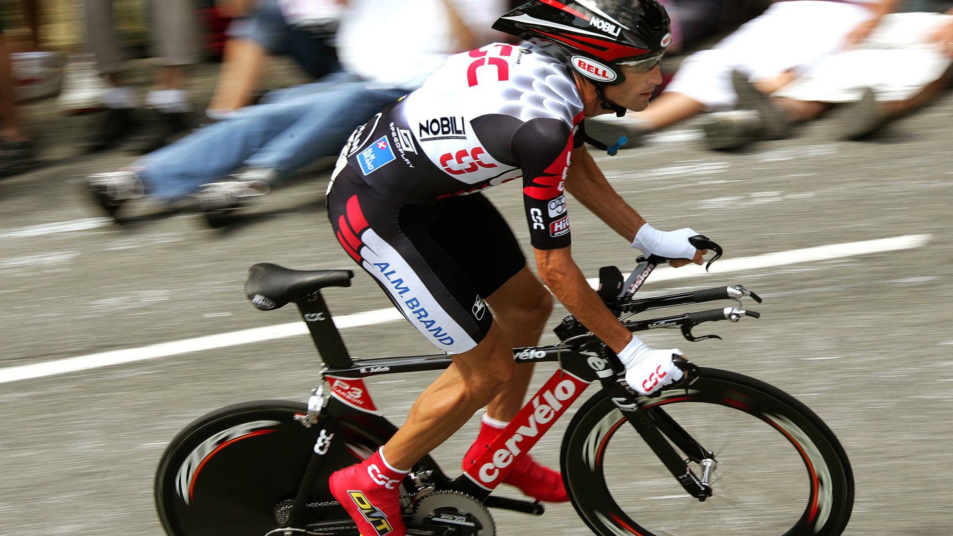 国际滑冰联合会推动青少年冰雪运动普及,国际滑冰比赛